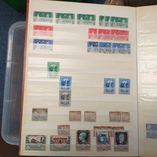30 - Glory box housing World/Commonwealth on album leaves, Hagners, stamps in cigar boxes and tins. 3 sto... 