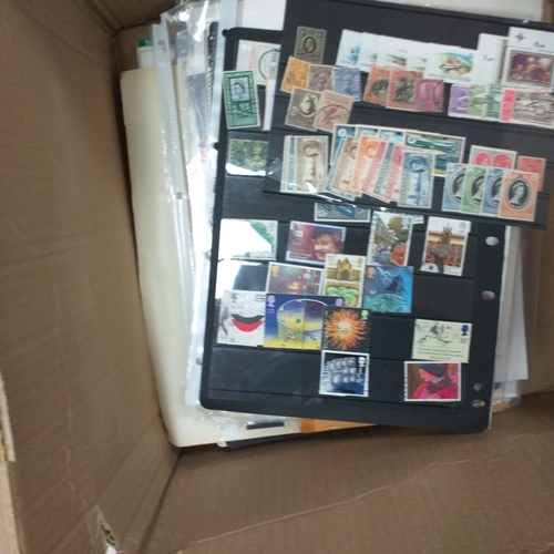 30 - Glory box housing World/Commonwealth on album leaves, Hagners, stamps in cigar boxes and tins. 3 sto... 