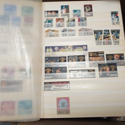 30 - Glory box housing World/Commonwealth on album leaves, Hagners, stamps in cigar boxes and tins. 3 sto... 