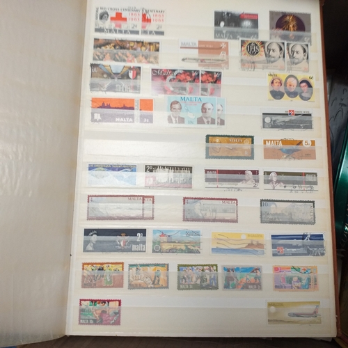 30 - Glory box housing World/Commonwealth on album leaves, Hagners, stamps in cigar boxes and tins. 3 sto... 