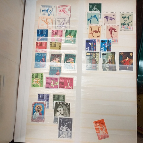 30 - Glory box housing World/Commonwealth on album leaves, Hagners, stamps in cigar boxes and tins. 3 sto... 
