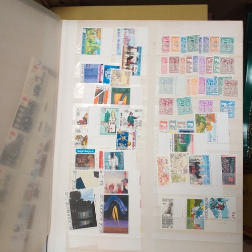 30 - Glory box housing World/Commonwealth on album leaves, Hagners, stamps in cigar boxes and tins. 3 sto... 