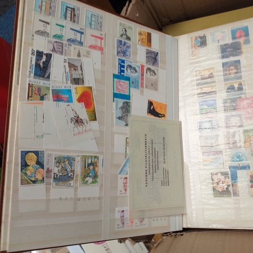 30 - Glory box housing World/Commonwealth on album leaves, Hagners, stamps in cigar boxes and tins. 3 sto... 