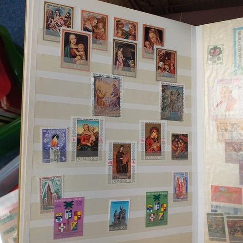 30 - Glory box housing World/Commonwealth on album leaves, Hagners, stamps in cigar boxes and tins. 3 sto... 