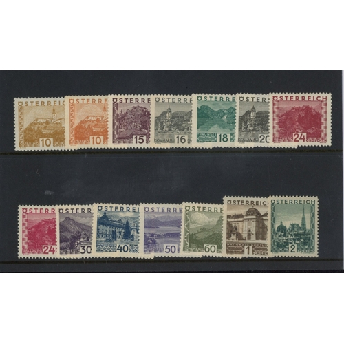 34 - 1929 Views First Issue large size set M/M. SG 646-659 Cat �175 (14)