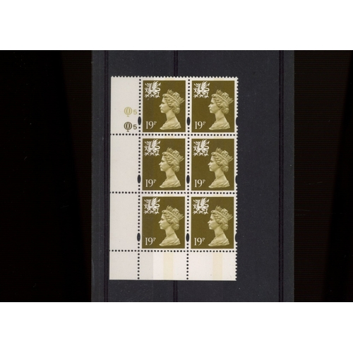 818 - Wales 19p OFNP/PVA cylinder Q5Q5 with round ellipse block of 6. MCC Cat £130