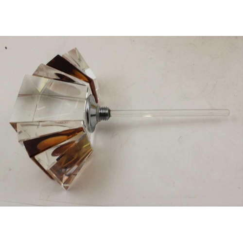 132 - AN ART DECO DESIGN SCENT BOTTLE, the body and stopper of fan form in clear and amber glass, 22cm hig... 