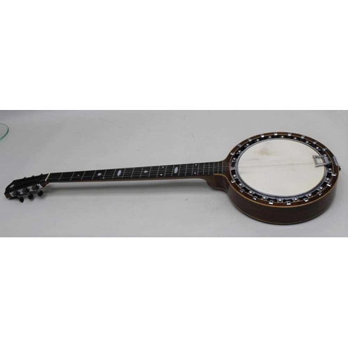 172 - AN EARLY 20TH CENTURY ROSEWOOD FIVE STRING NEW WINDSOR BANJO, cased 