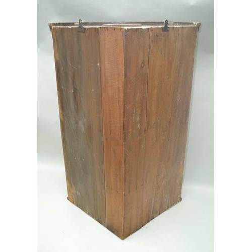 257 - A GEORGIAN DESIGN OAK SINGLE DOOR HANGING CORNER CABINET, 60cm wide, 84cm high 