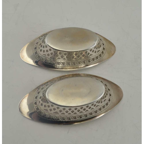 35 - ATKIN BROTHERS A PAIR OF VICTORIAN SILVER BON-BON DISHES of pierced boat form, Sheffield 1895, combi... 