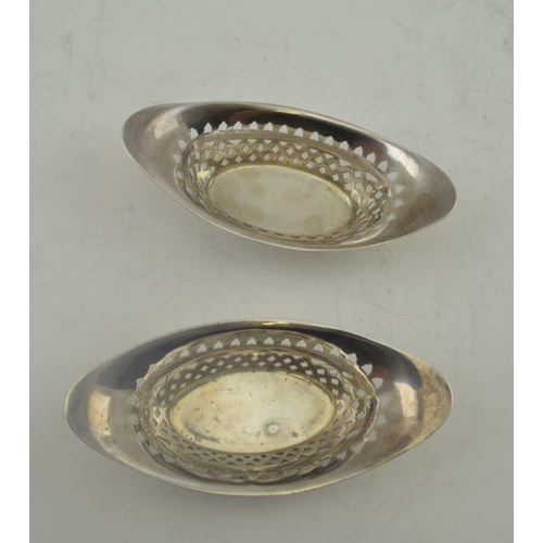 35 - ATKIN BROTHERS A PAIR OF VICTORIAN SILVER BON-BON DISHES of pierced boat form, Sheffield 1895, combi... 