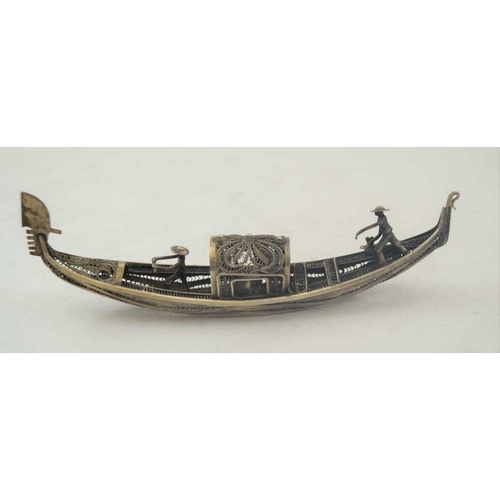 41 - AN EARLY 20TH CENTURY ITALIAN WHITE METAL MODEL OF A GONDOLA, with hinged compartment, 15cm long ... 