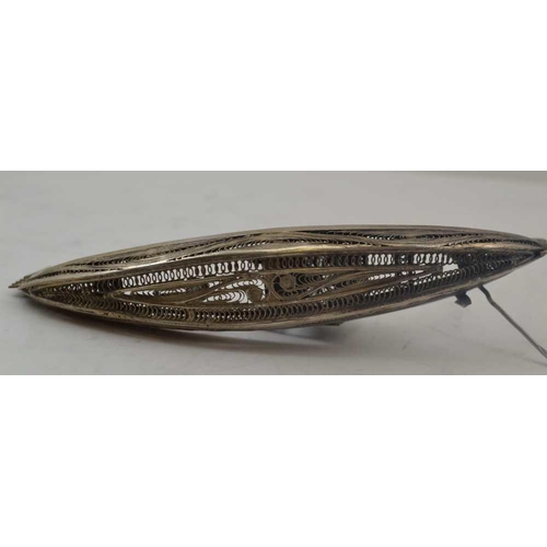 41 - AN EARLY 20TH CENTURY ITALIAN WHITE METAL MODEL OF A GONDOLA, with hinged compartment, 15cm long ... 