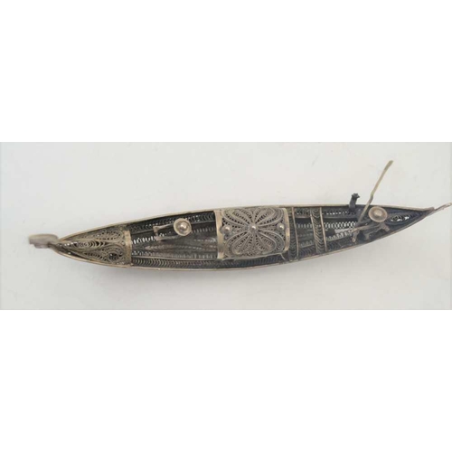 41 - AN EARLY 20TH CENTURY ITALIAN WHITE METAL MODEL OF A GONDOLA, with hinged compartment, 15cm long ... 