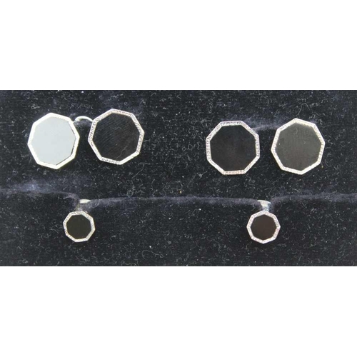 82 - A 9CT WHITE GOLD & BLACK ONYX PAIR OF CHAIN LINK CUFFLINKS, and two dress studs, combined gross weig... 