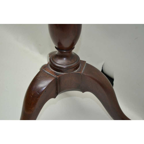 313 - A FIRST QUARTER 20TH CENTURY MAHOGANY JARDINIERE STAND, having saucer top, on turned baluster column... 