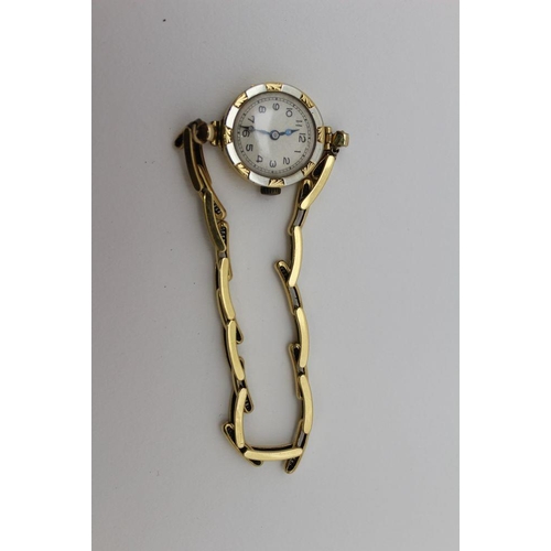 62 - An 18ct gold cased ladies wristwatch, together with a 9ct gold cased ladies wristwatch, and a 1914-1... 