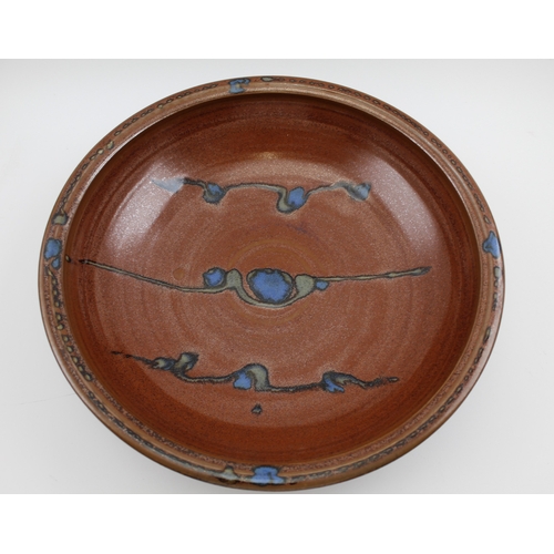 70 - Ray Finch Winchcombe pottery, a glazed stoneware large salad bowl, trailed with cobalt, 36cm, bears ... 