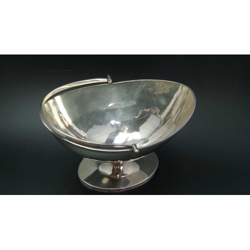 11 - John Robins, a George III silver sugar basket, London 1798, 230g