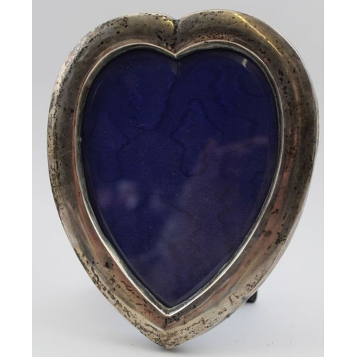 136 - Synyer & Beddoes, A pair of late Victorian heart shape silver mounted photograph frames, glazed, ori... 