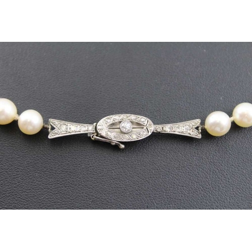 162 - A single strand of uniform pearls, 8mm in diameter, set with a diamond clasp, 60cm (excluding clasp)