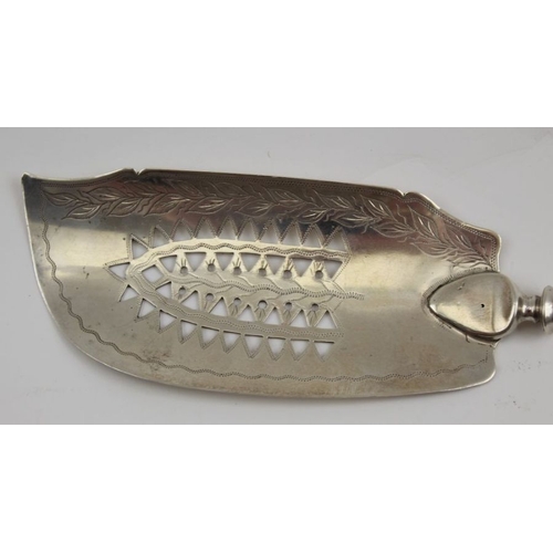 26 - Nathaniel Gillert, a Scottish provincial silver fish slice, 1785-1821 Aberdeen, 125g