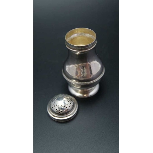 28 - A George II silver pepper, London 1750, 56g