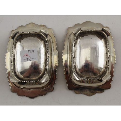 41 - R Emes & E Barnard, a Pair of Georgian silver trencher salts, London 1820, 240g