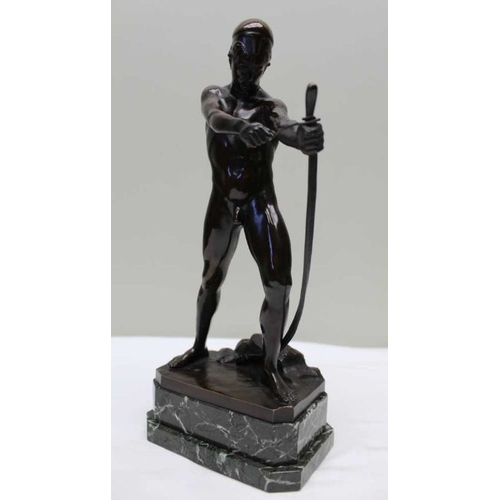 134 - After the Antique, bronze of Classical archer, stringing a bow, on polished marble base, 32cm high