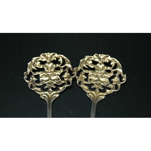 15 - A pair of Victorian Scottish silver confectionary spoons, Edinburgh 1894, 15g