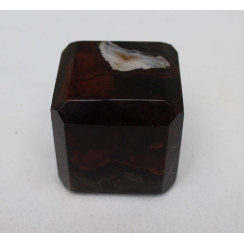 159 - An onyx cube and phallus Roman oil lamp