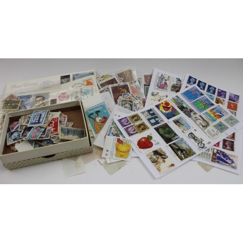 280 - A large box, many hundreds of World stamps, a good sorter