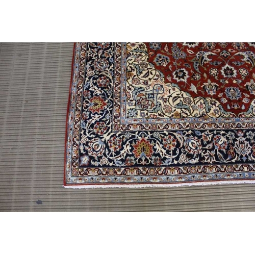 365 - A woven woollen floral Najaf Abad carpet, 310cm x 201cm