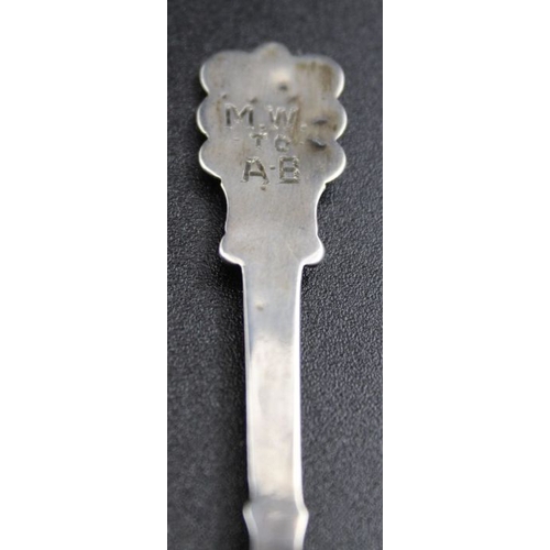 38 - Francis Clark, A Victorian silver tea caddy spoon, having scallop design bowl, Birmingham 1845, 8.7g