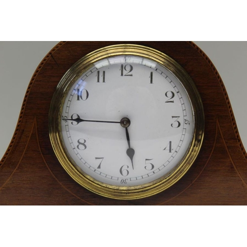 479 - An Edwardian mahogany hat clock, circular dial with Arabic numerals, 8cm in diameter, raised on bras... 