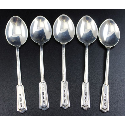 48 - Turner and Simpson Five silver enamel coffee spoons with graduated bell husks decoration, Birmingham... 