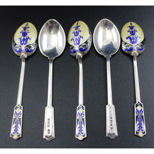 48 - Turner and Simpson Five silver enamel coffee spoons with graduated bell husks decoration, Birmingham... 