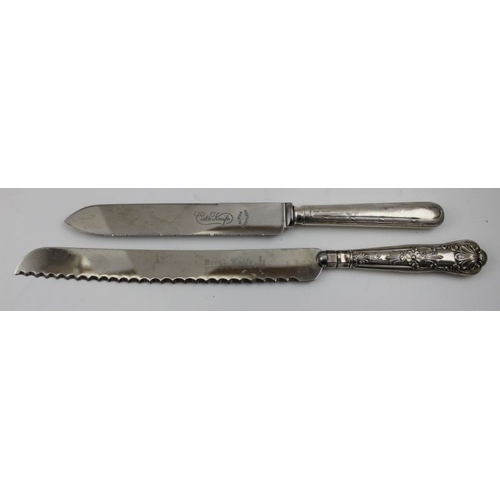 57 - A silver kings pattern handled bread knife, and cake knife, and a cased set of silver teaspoons weig... 