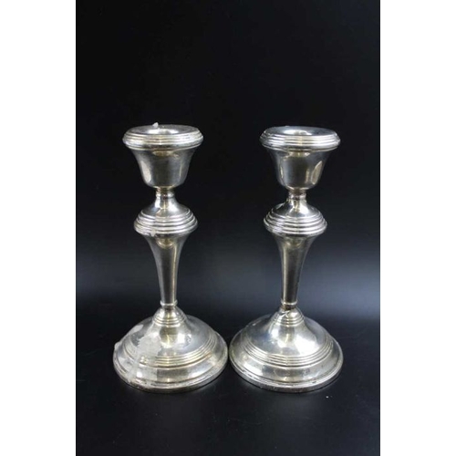 68 - Broadway & Co. A pair of silver candlesticks, with ring turned decoration, 17cm high, Birmingham 196... 