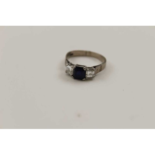 80 - An 18ct gold diamond & sapphire set ring, gross weight: 3.8g, ring size: O