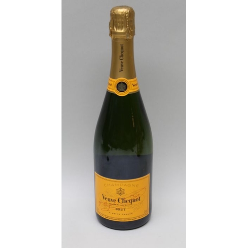 12 - Veuve Clicquot Brut Yellow Label 750ml