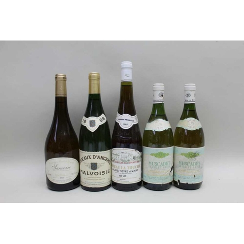 46 - Sancerre Le Coteau 2001, Domaine Michel Brock, 1 bottle 

Muscadet Sèvre et Maine 2005, Château La T... 