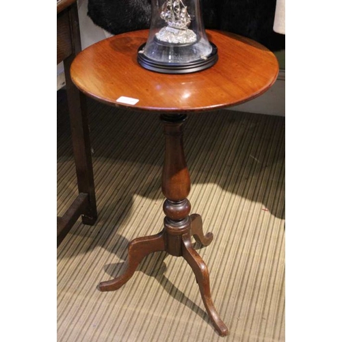 169 - A Victorian mahogany tilt top table