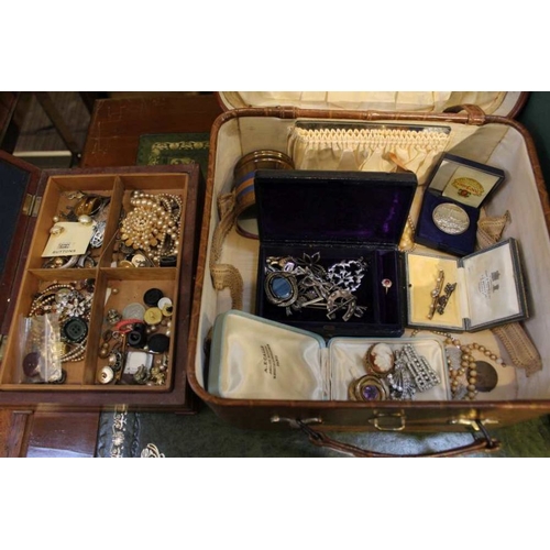 177 - A mock croc vanity case, containing costume jewellery and associated items