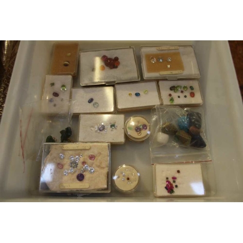 189 - A selection of jewellery makers semi-precious stones