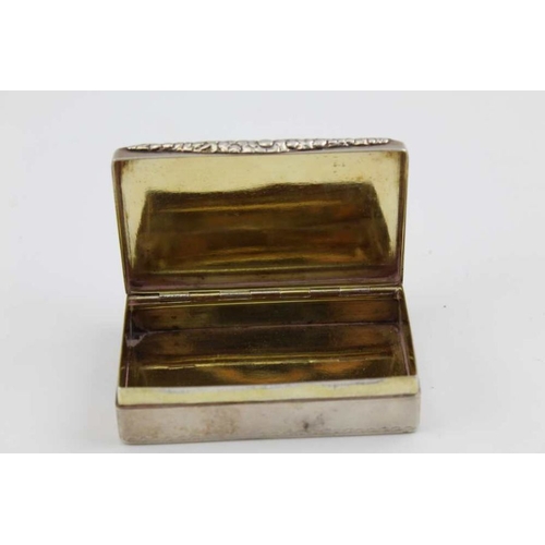 32 - A William IV silver snuff box, the hinged cover decorated with a raised image of a grand country hou... 