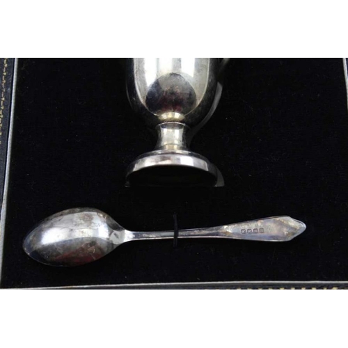 45 - A cased EPNS egg set, comprising cup and spoon, together with a pair of silver salts with two silver... 