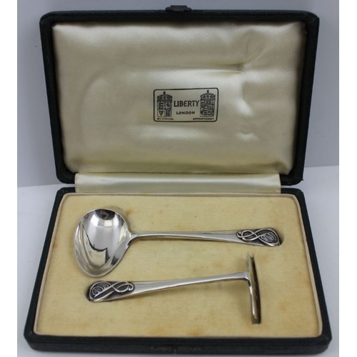 52 - A cased set of silver Royal commemorative spoons, a cased silver child's pusher & spoon, silver weig... 