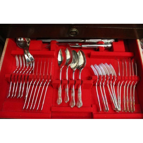 132 - A three drawer canteen table containing a large selection of Kings pattern silver plated cutlery