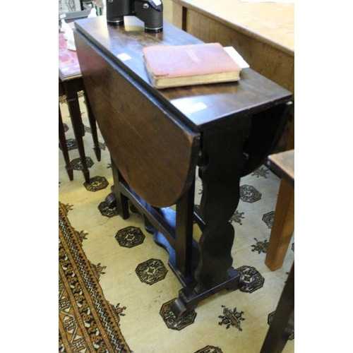 203 - A 19th century oak twin flapped table on shaped plank frame with single gate leg action